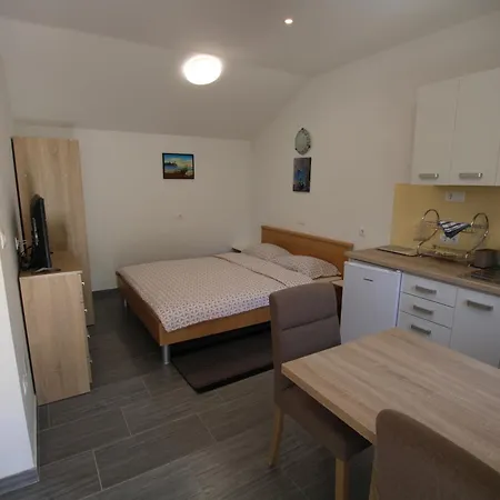 Garden Apartment *