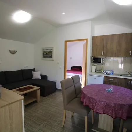 Garden Apartment *