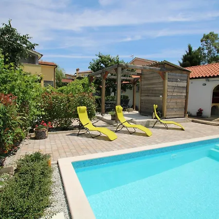 Garden Apartment *
