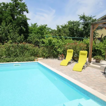 Garden Apartment *