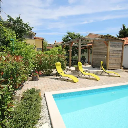 Garden Apartment *