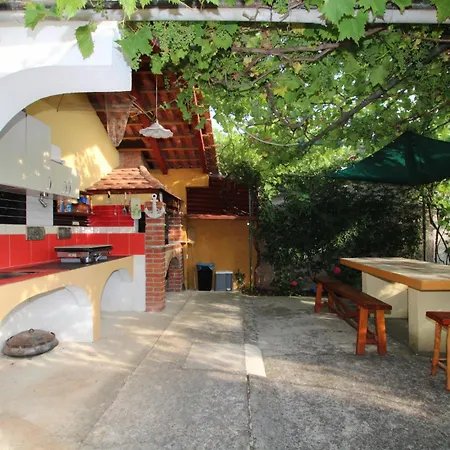 Garden Daire